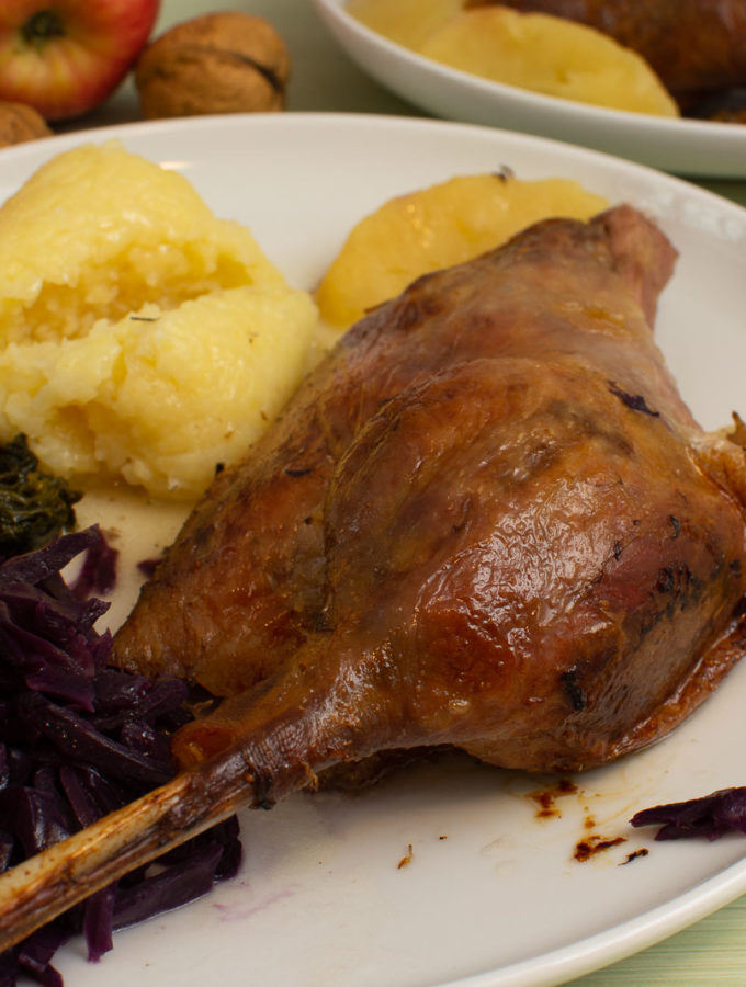 Gänsebraten mit Rotkohl und Klössen