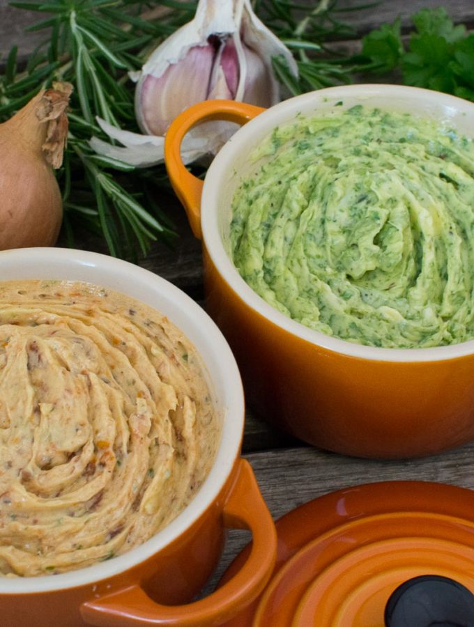 Kräuterbutter und Tomatenbutter