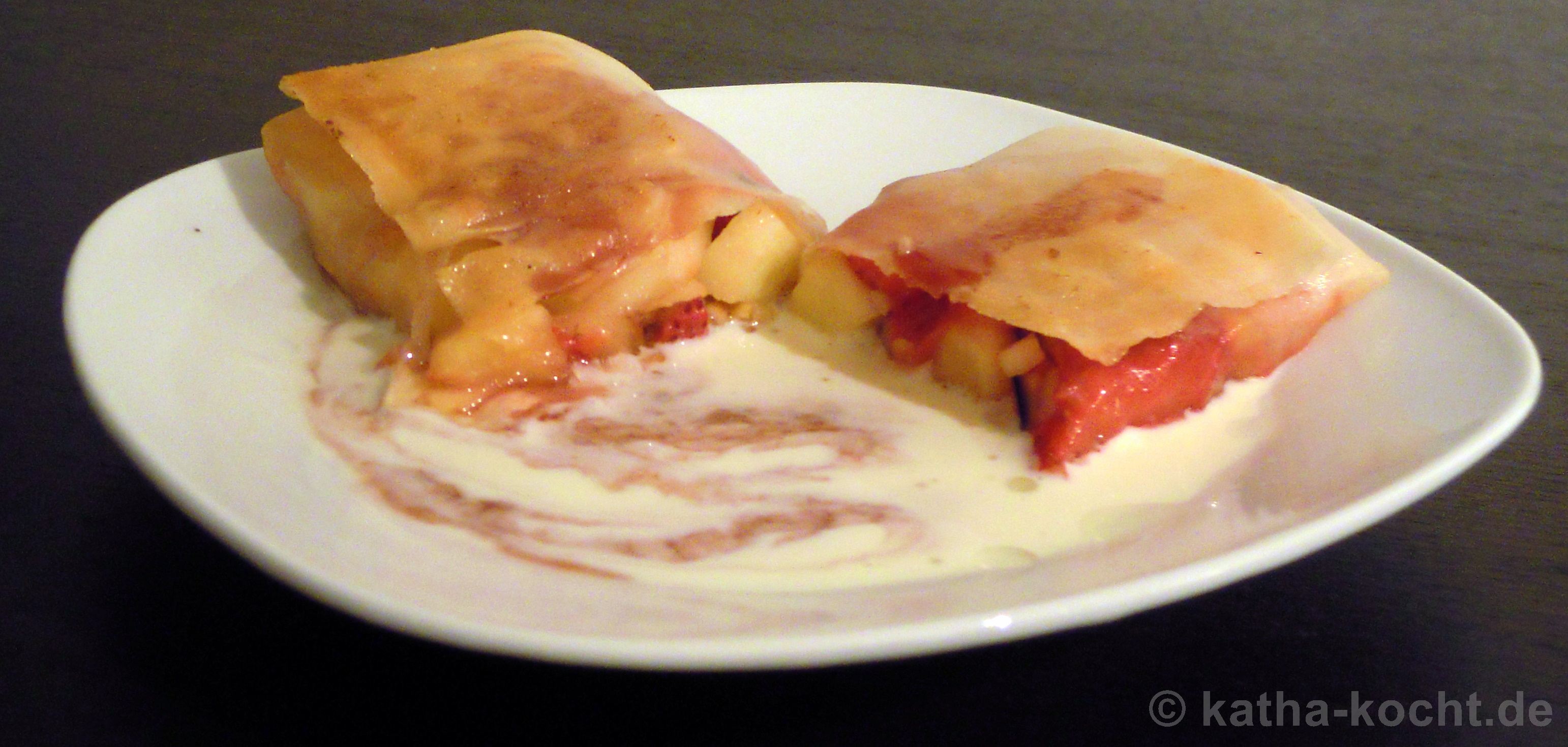 Süße Frühlingsrollen mit Obst und Vanillesauce