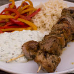 Souvlaki mit Paprikagemüse und Tsatziki