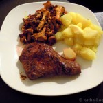 Straußensteak mit Pfifferlingen und Straußenschinkenwürfeln