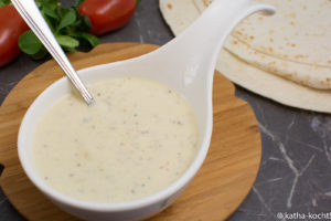 Honig-Senf Dressing mit Joghurt