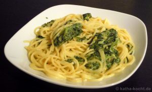 Spaghetti mit Spinat-Gorgonzola Sauce spaghetti mit spinat-gorgonzola sauce