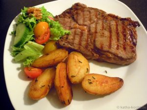 Entrecôte mit krossen Thymiankartoffeln