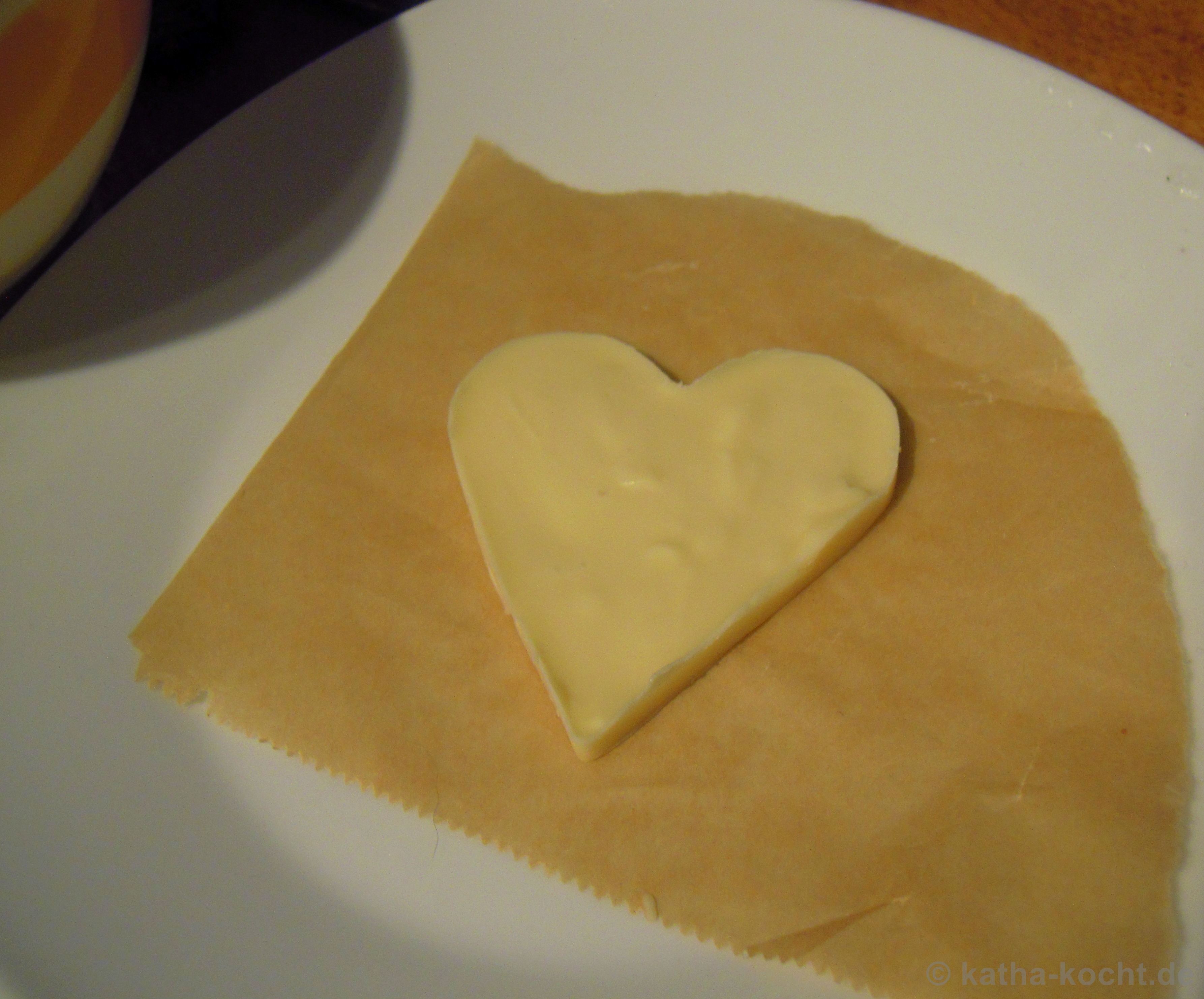 Saftige Schokoladentorte mit Kirschcréme Füllung