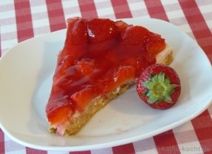 Erdbeerkuchen mit Keksboden und Vanillecréme