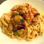 Spaghetti mit Muscheln, Pancetta und italienischen Tomaten