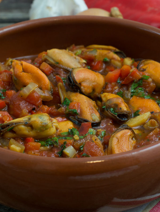 Tapas - Muscheln in Knoblauch-Tomatensauce