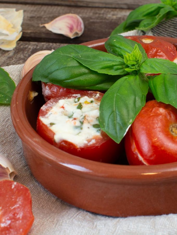 Tapas - italienische Tomaten mit Frischkäsefüllung