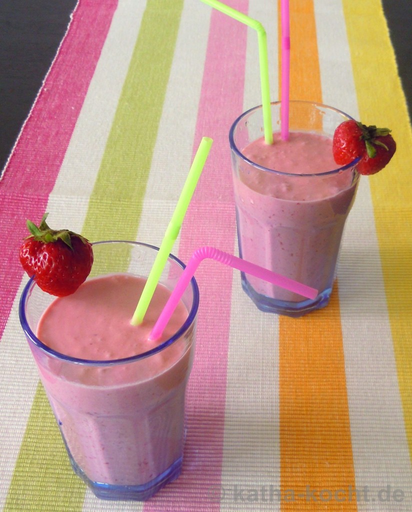 Eisgekühlter Erdbeer-Himbeer-Shake - Katha-kocht! Eisgekühlter Erdbeer-Himbeer-Shake - Katha-kocht!