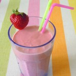 Eisgekühlter Erdbeer-Himbeer-Shake