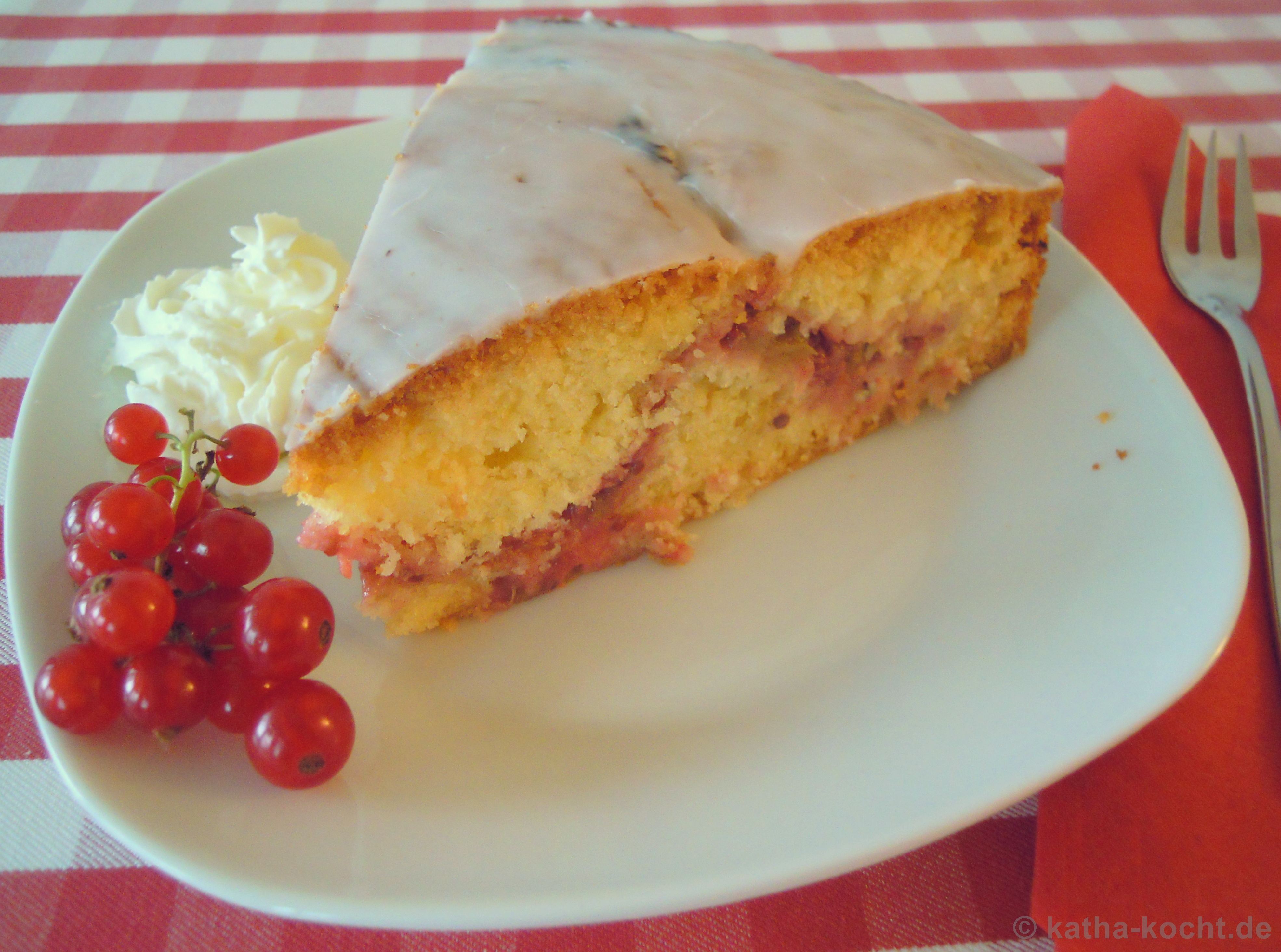 Rhabarber-Johannisbeer Kuchen