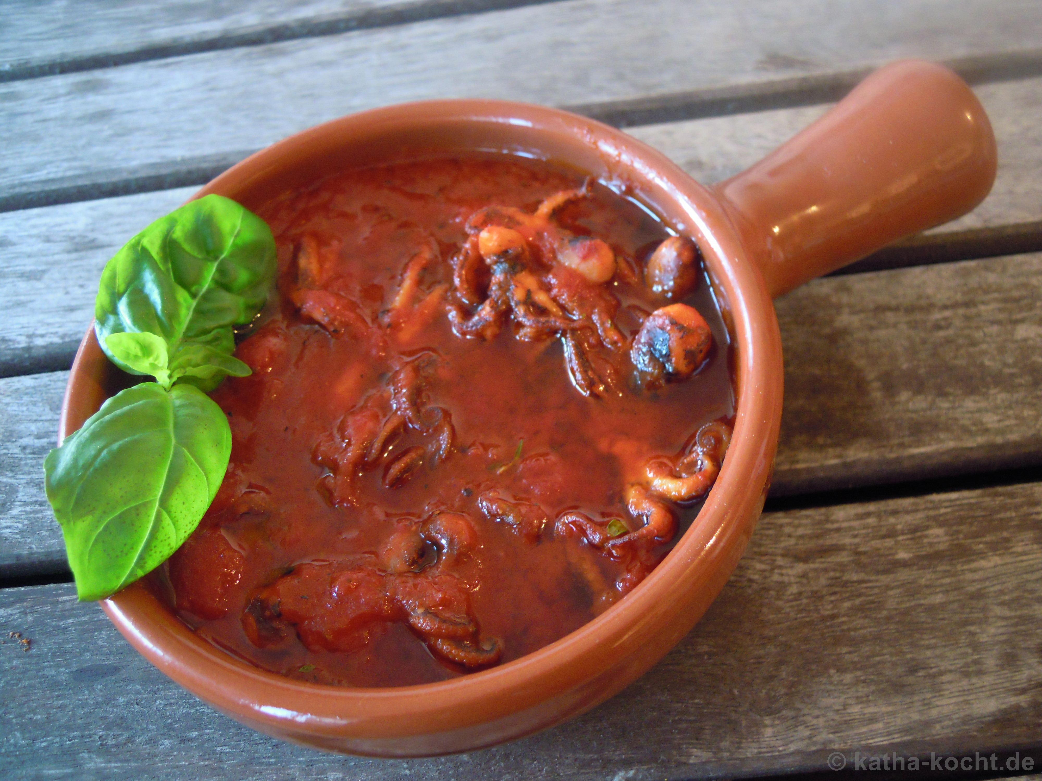 Tapas - Kleine Polpos in scharfer Tomatensauce