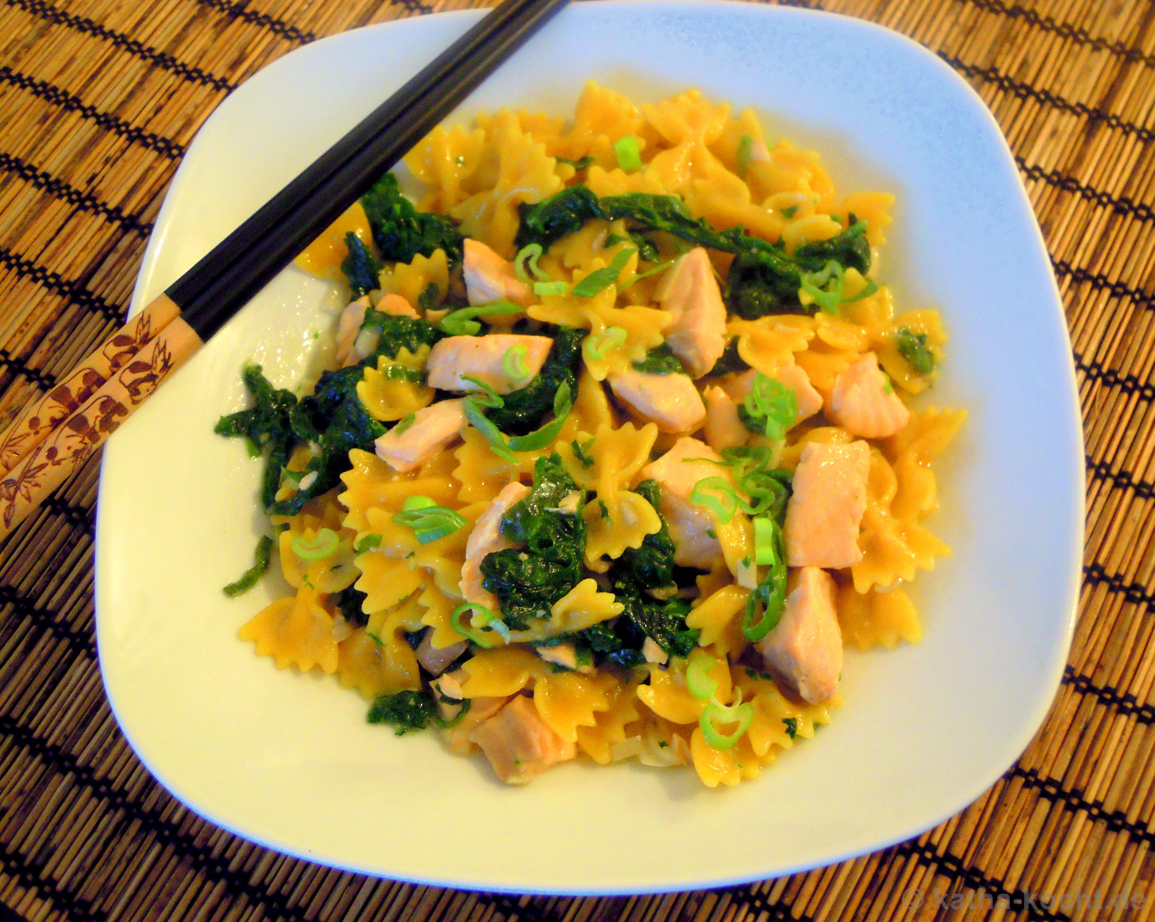 Thai Pasta mit Lachs und Kokosmilch