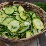 Gurke-Zucchinisalat mit Fenchel und Minze