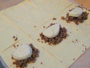 Hackfleisch-Mozzarella Blätterteigtaschen