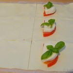 Tomate-Mozzarella Blätterteigtaschen