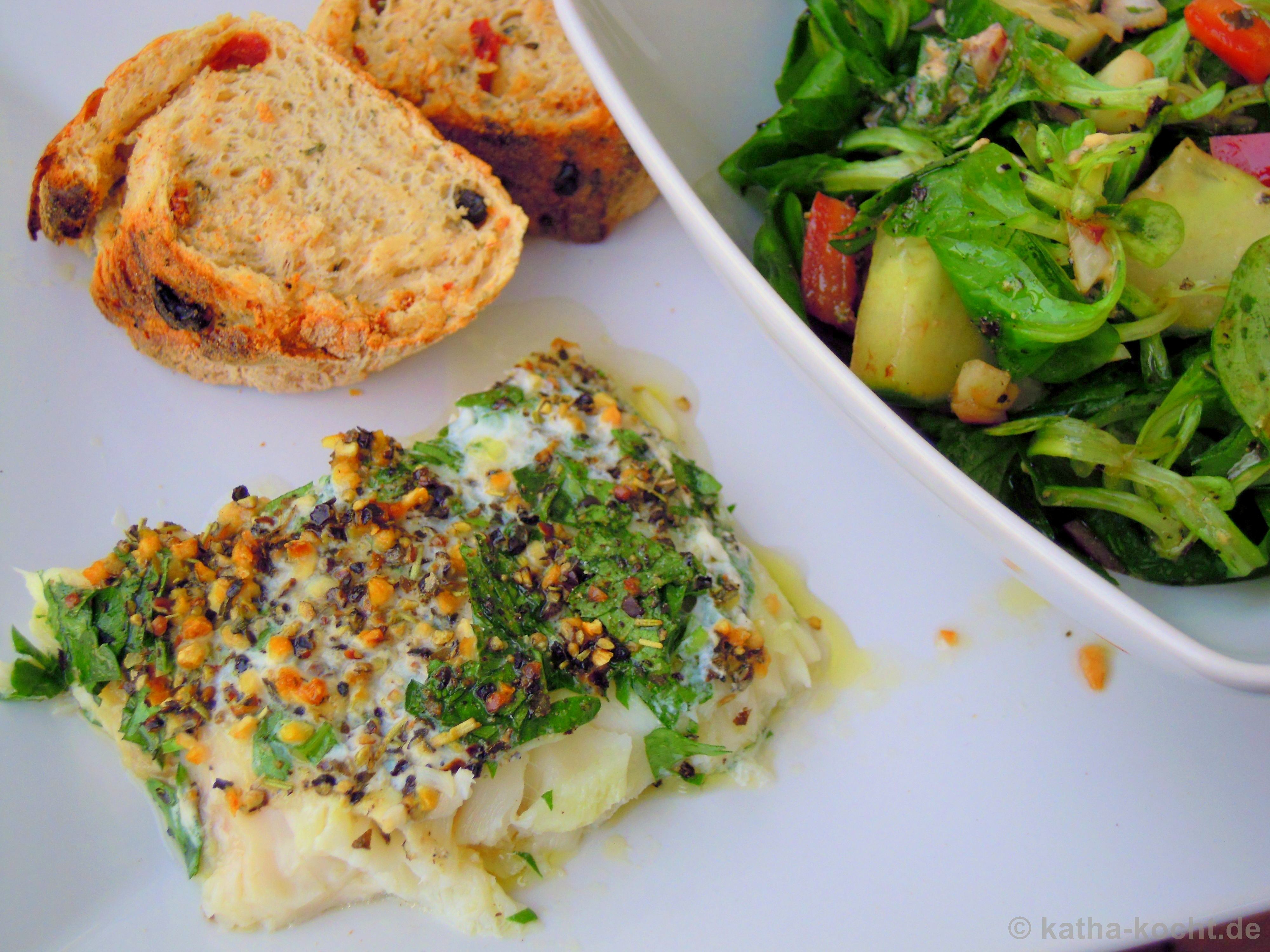 Steinbeißerfilet mit Kräutern und buntem Salat