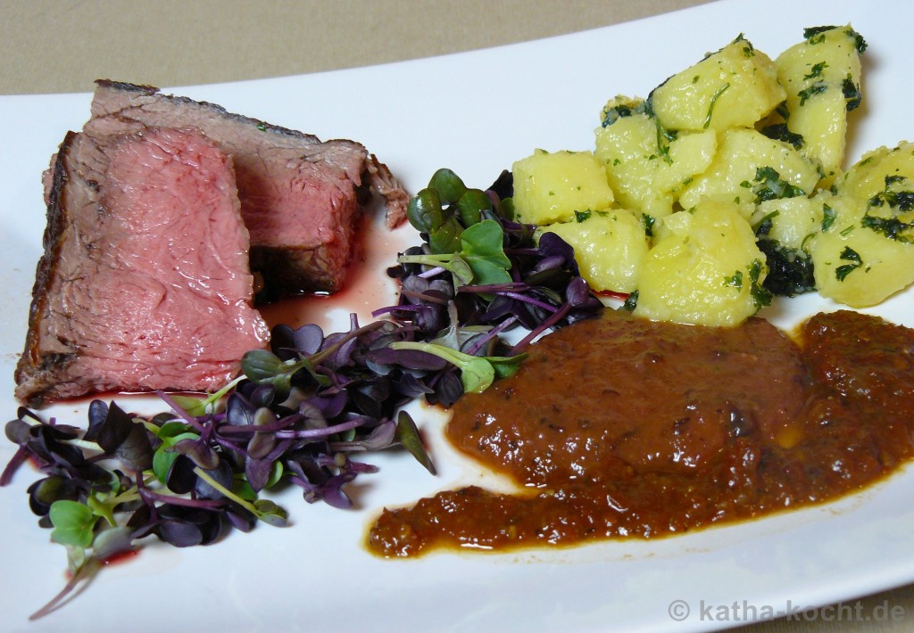 Roastbeef mit Kartoffeln und zwei leckeren Saucen - Katha-kocht! Roastbeef mit Kartoffeln und zwei leckeren Saucen - Katha-kocht!