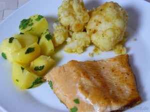 Regenbogenforelle mit Blumenkohl und Kartoffeln