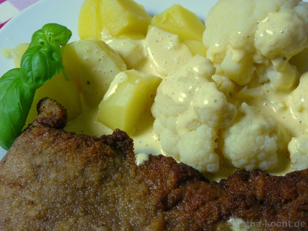 Kalbsschnitzel mit Blumenkohl und Sauce Hollandaise - Katha-kocht!