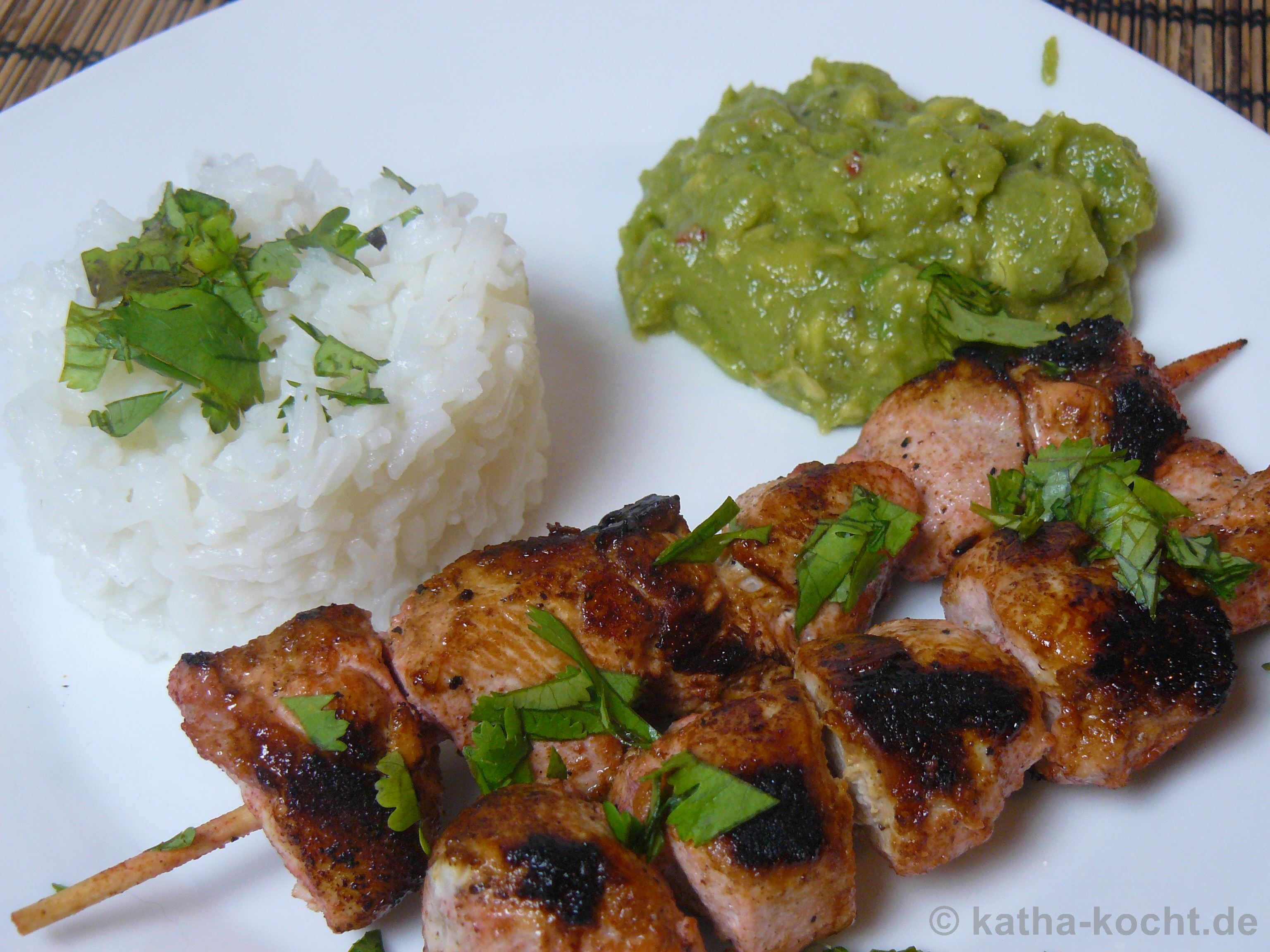 Tandoori-Chicken Spieße mit Reis und Guacamole