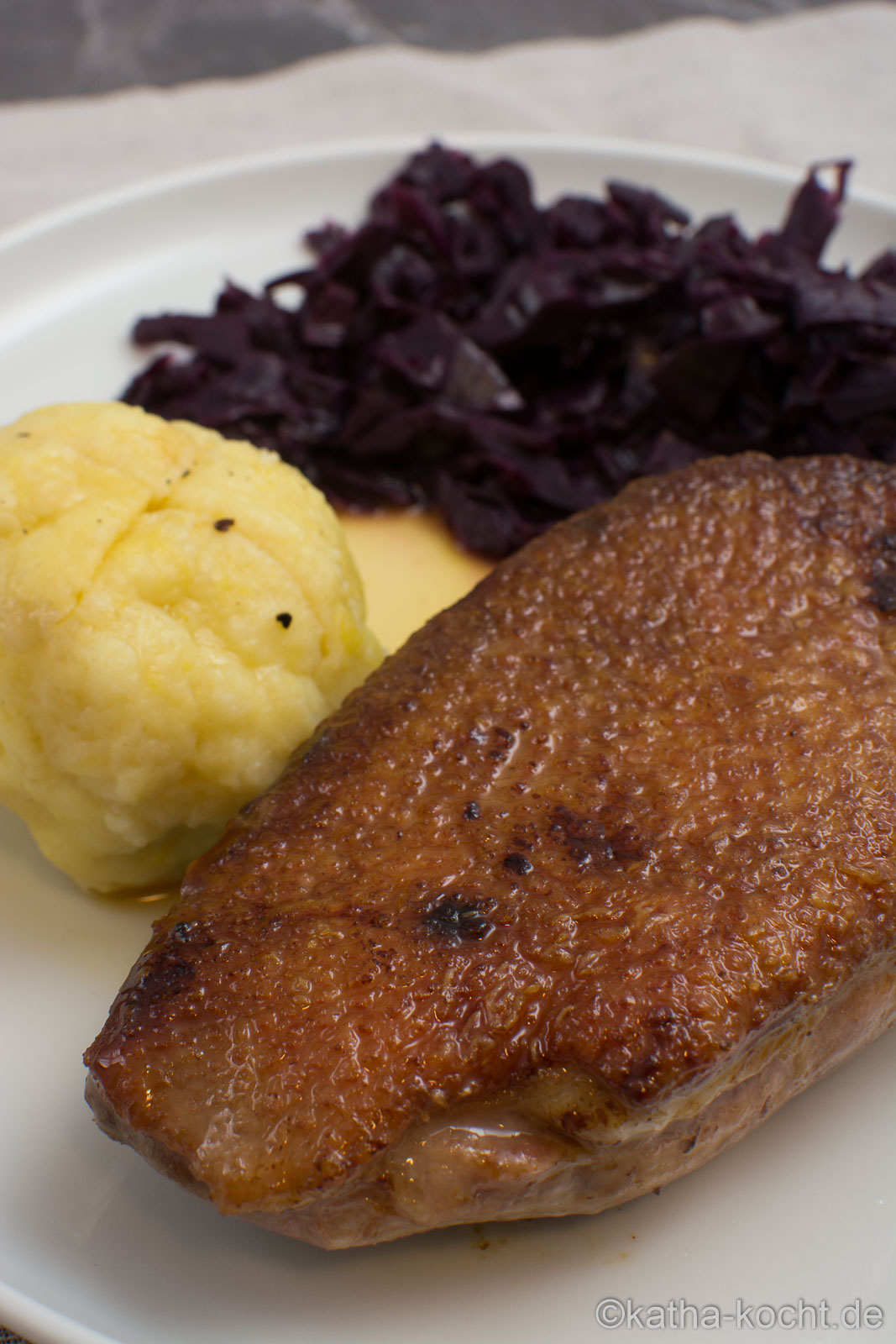 Entenbrust in Orangensauce mit Rotkohl und Klößen - Katha-kocht!