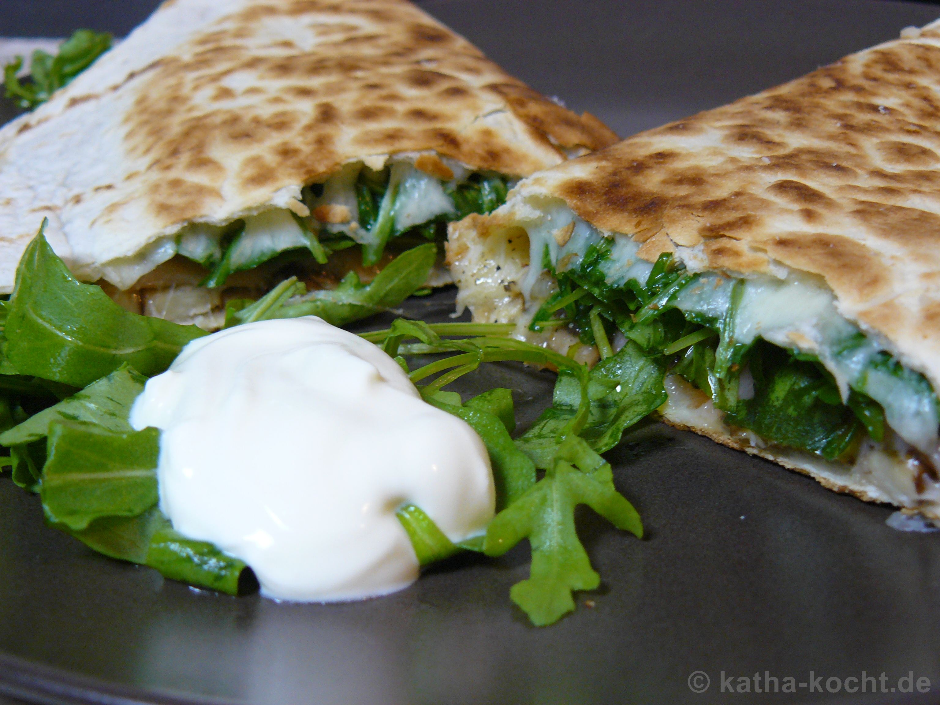 Quesadilla mit Lachs und Rucola