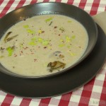 Maronensuppe mit Austernpilzen und rosa Pfeffer