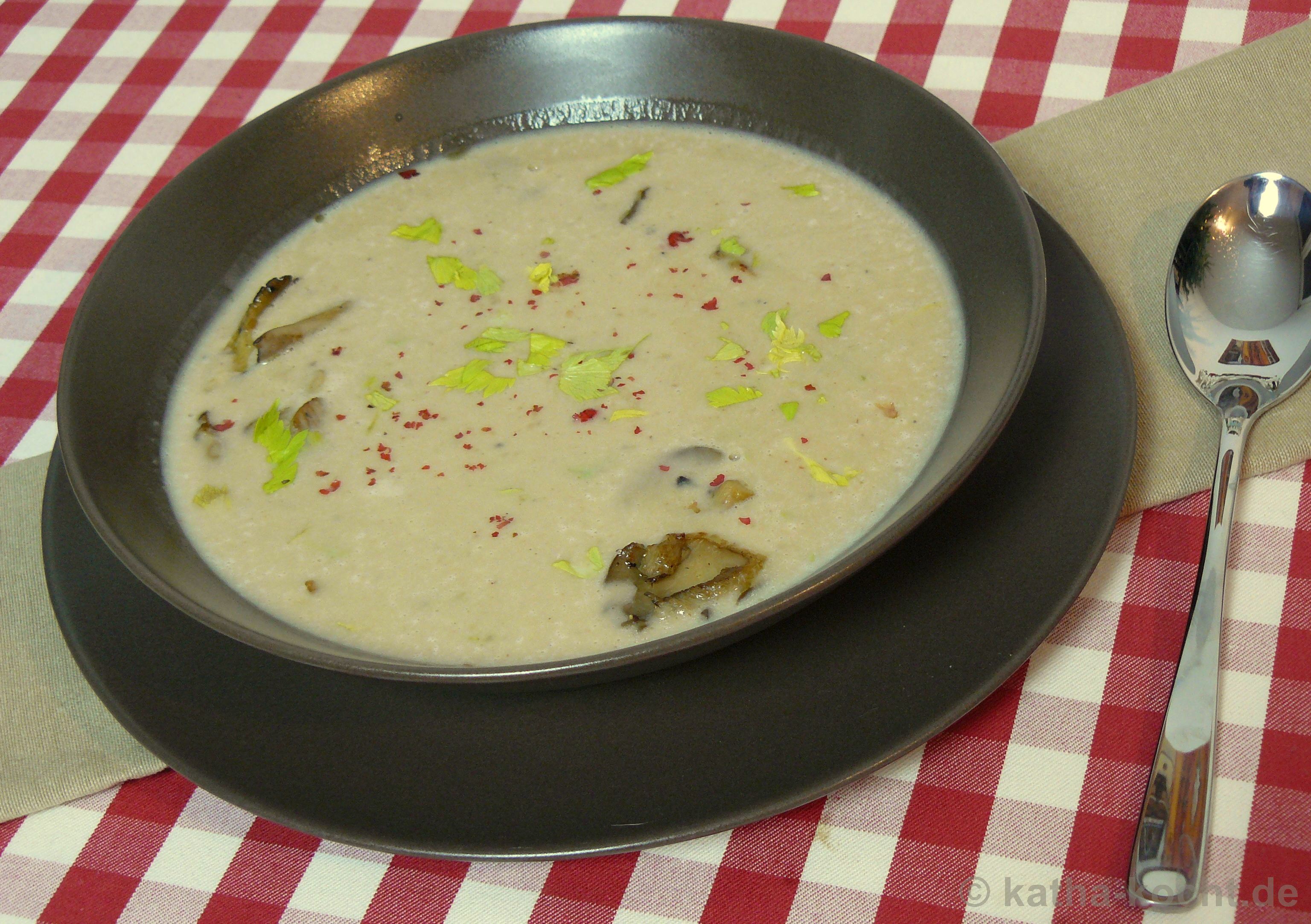 Maronensuppe mit Austernpilzen und rosa Pfeffer