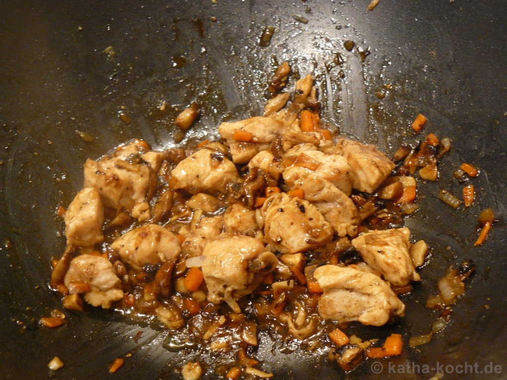 Hähnchen-Wok-Pfanne mit Cashewkernen - Katha-kocht! Hähnchen-Wok-Pfanne mit Cashewkernen - Katha-kocht!