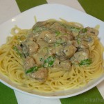 Pasta mit Schweinefilet und Rucola in Weißwein-Sahnesauce