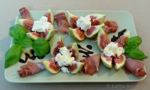 Feigen mit Ziegenkäse und Schinken