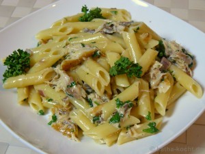 Zitronige Penne mit Räuchermakrele