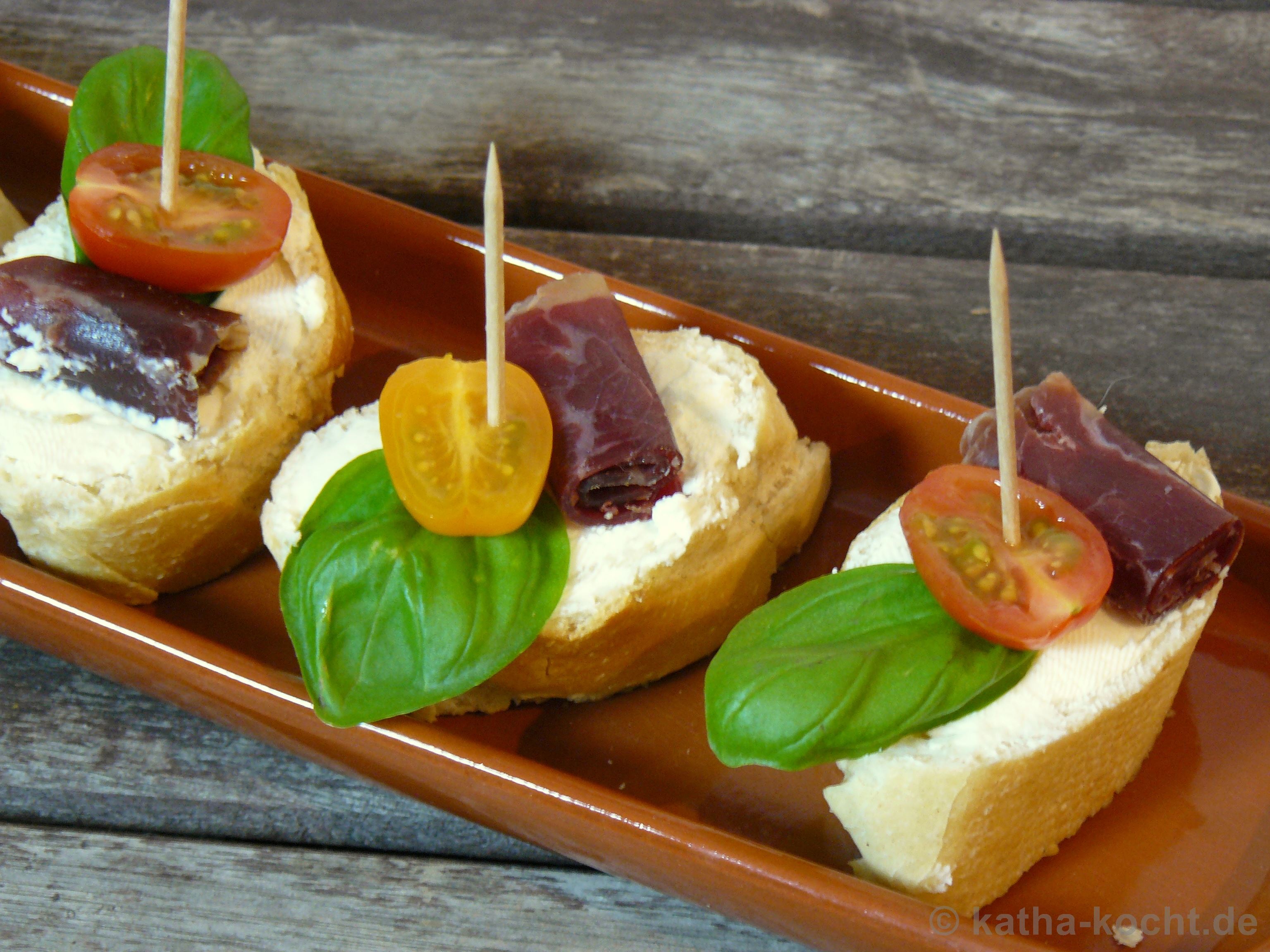 Tapas - Schnittchen mit Ziegenkäse und Rinderschinken