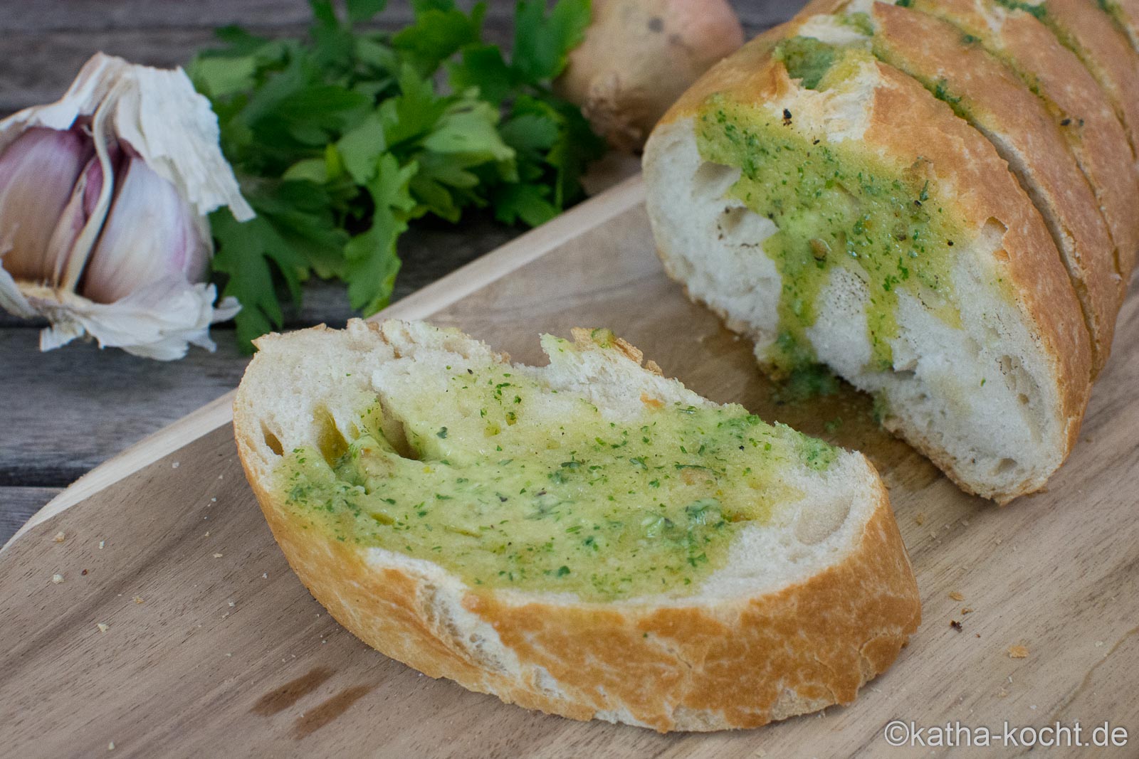 Brot mit Kräuterbutter - Katha-kocht!