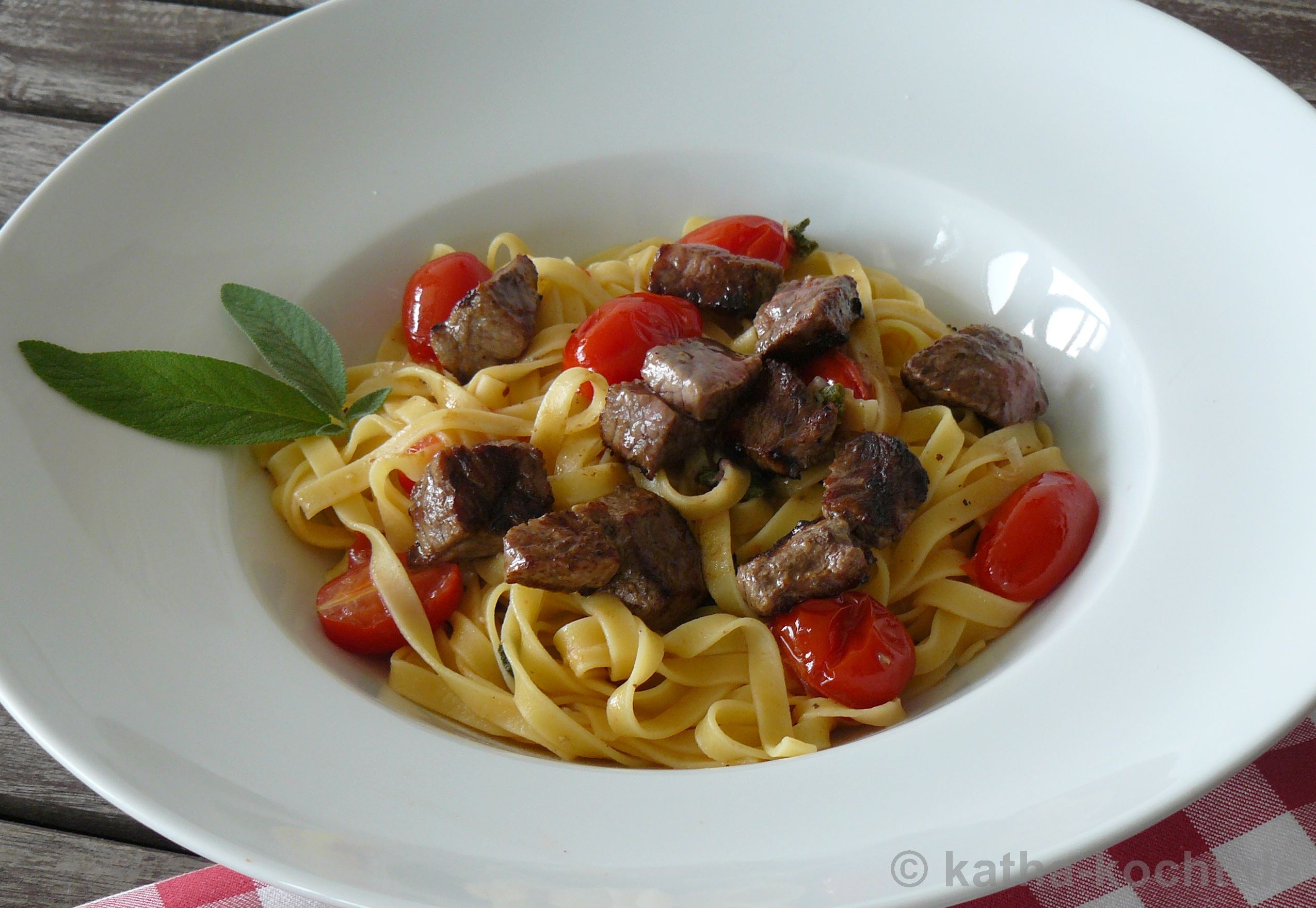 Pasta mit Rumpsteak in Salbeibutter