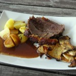 Rinderbraten mit Parmesankruste, Kräuterseitlingen und Tomaten-Bärlauch Salat