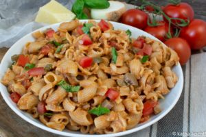 Nudelsalat mit Olivenpesto