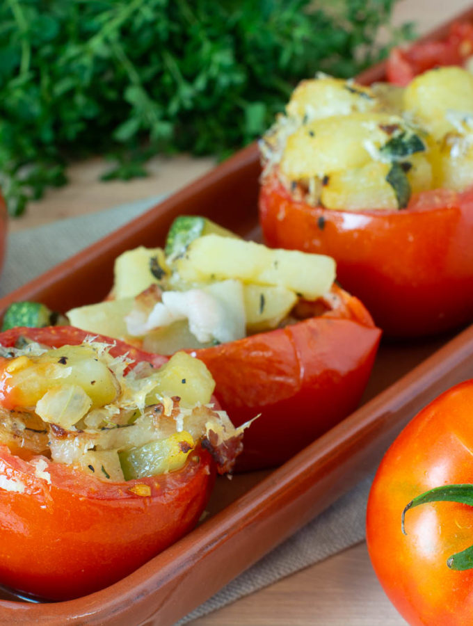 Tapas - Gefüllte Tomaten mit KArtoffeln Zucchini und Speck