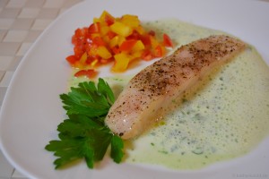 Viktoriaseebarsch-Filet auf Petersilienschaum