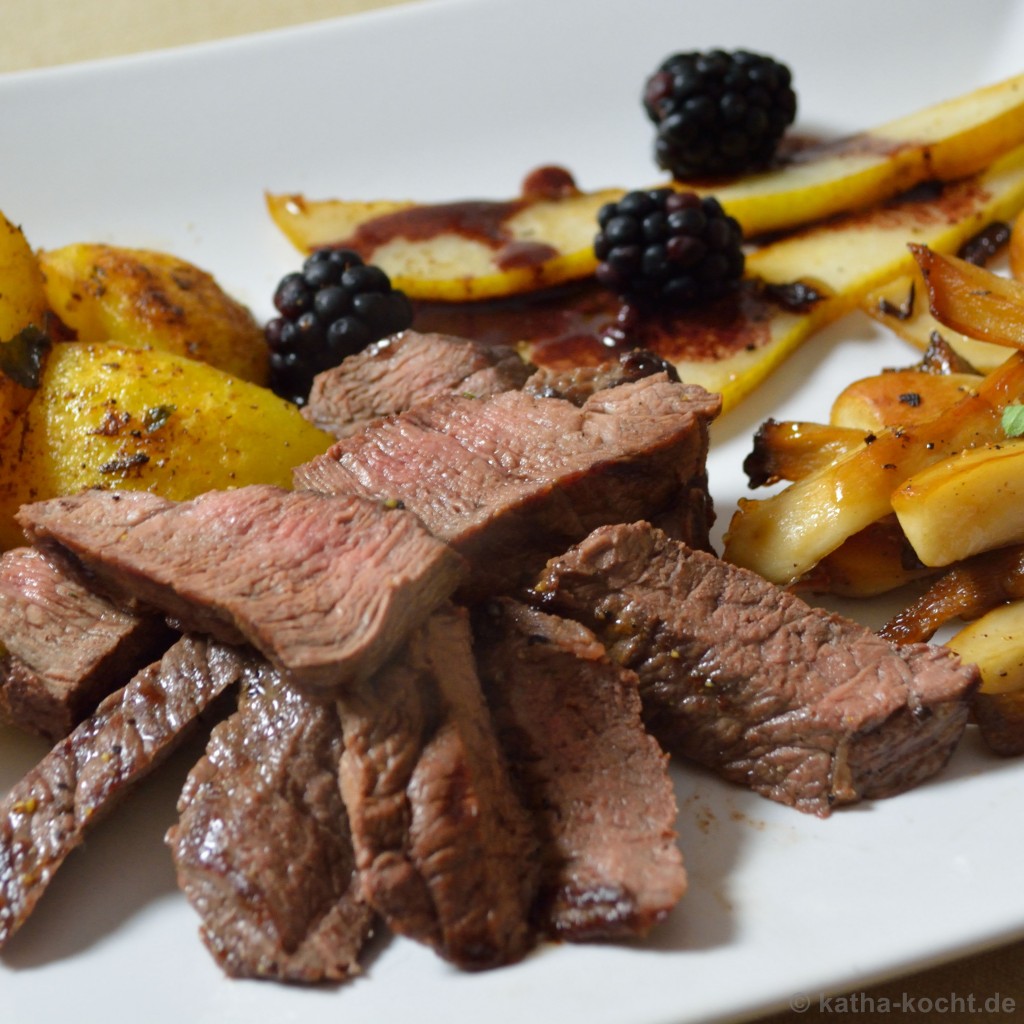Hirschsteak mit Kräuterseitlingen und Brombeersauce - Katha-kocht!