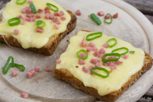Raclette-Brot mit Speck wie auf dem Weihnachtsmarkt