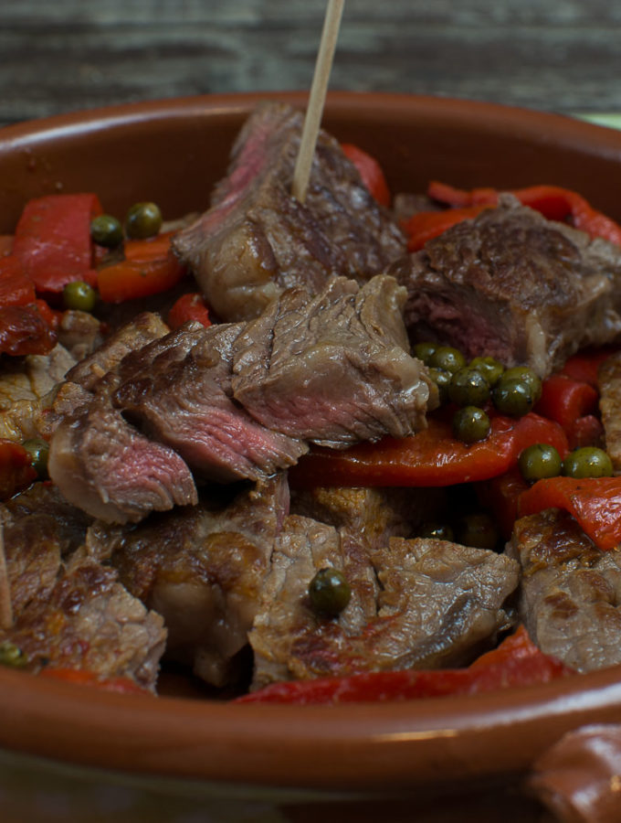 Tapas - Steak und gegrillte Paprika