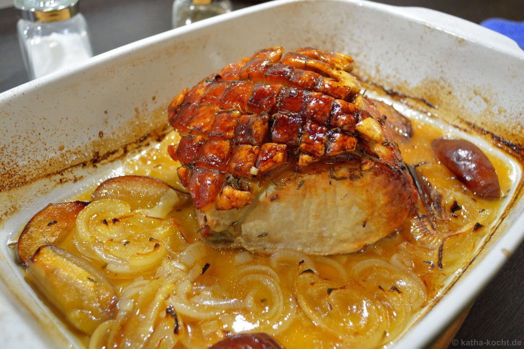 Krustenbraten in Bier mit gebackenen Tomaten - Katha-kocht!