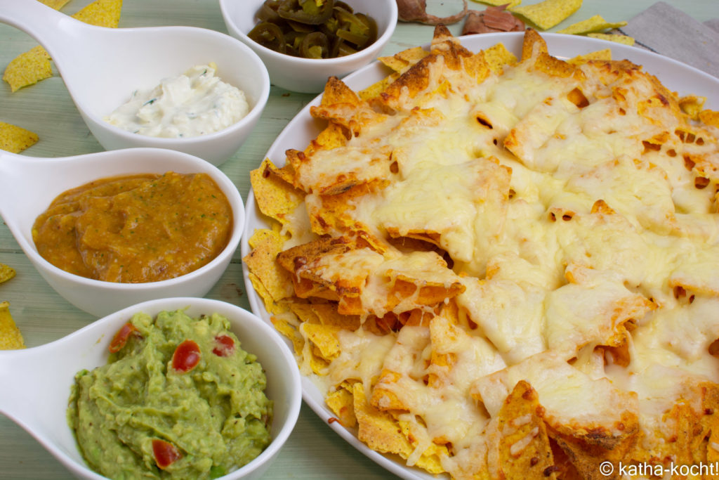 Mango-Salsa mit Käse-Nachos