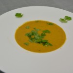 Scharfe indische Karotten-Linsen Suppe