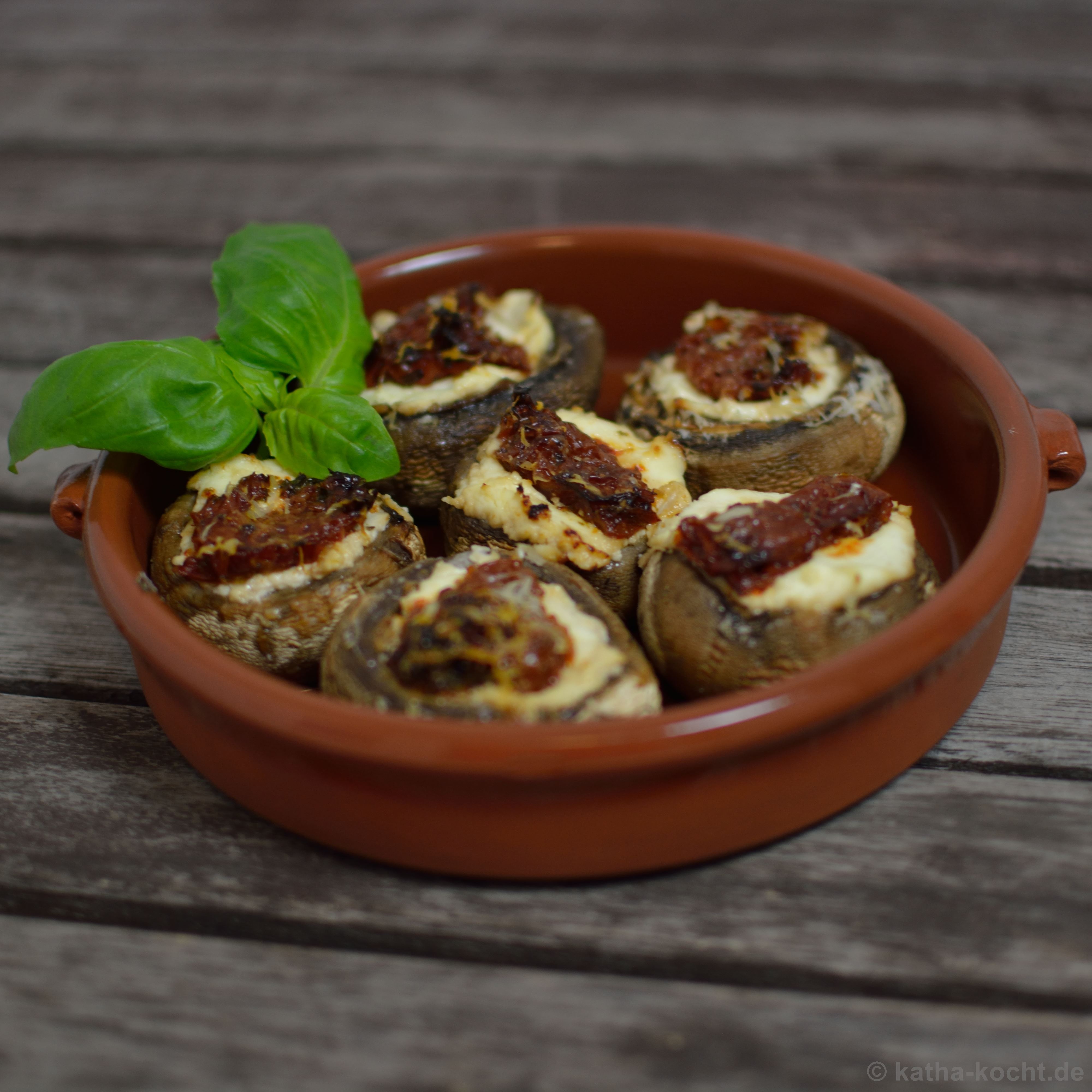 Tapas - Champignons mit Tomaten in Öl