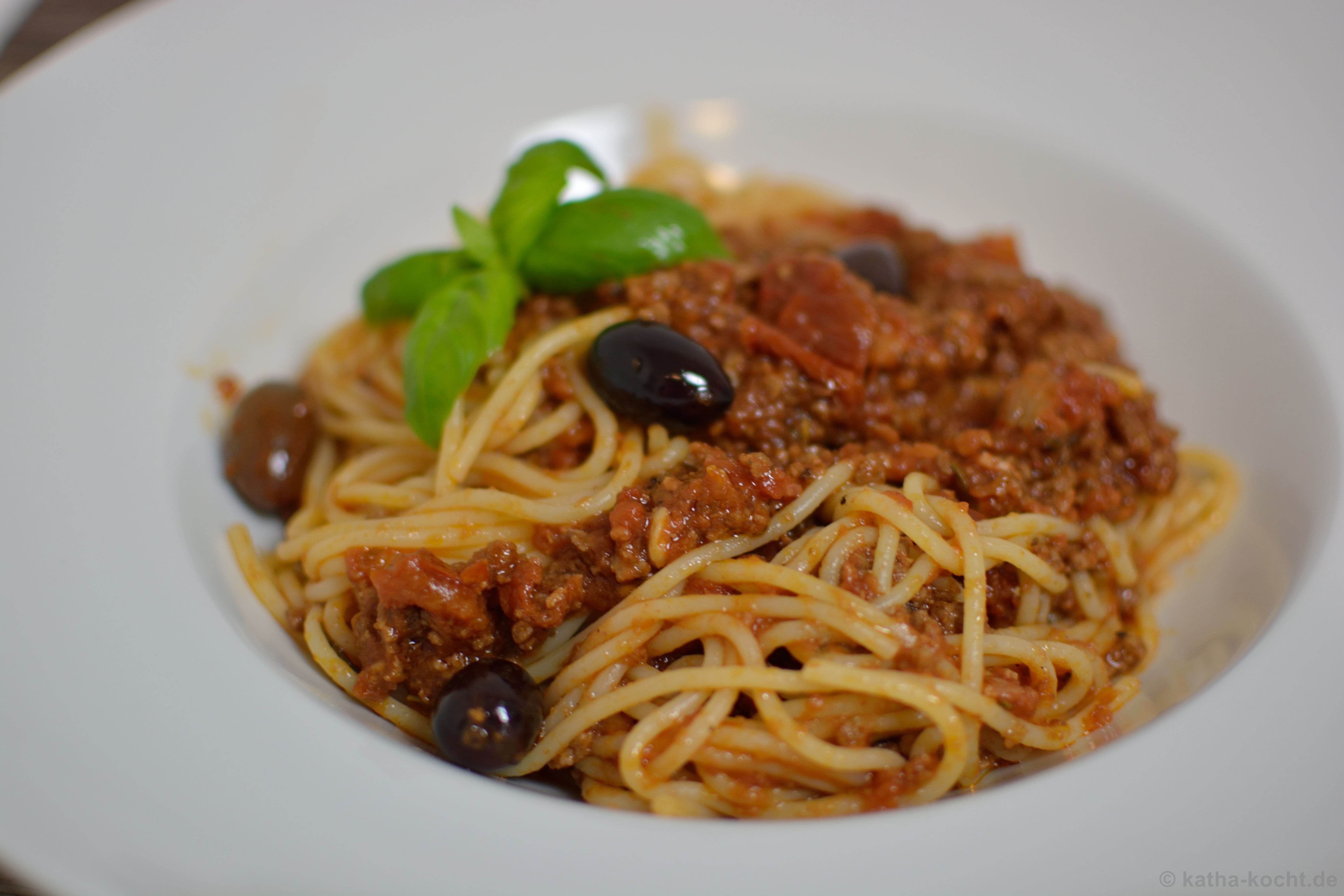 Spaghetti Bolognese mit Kalamata Oliven