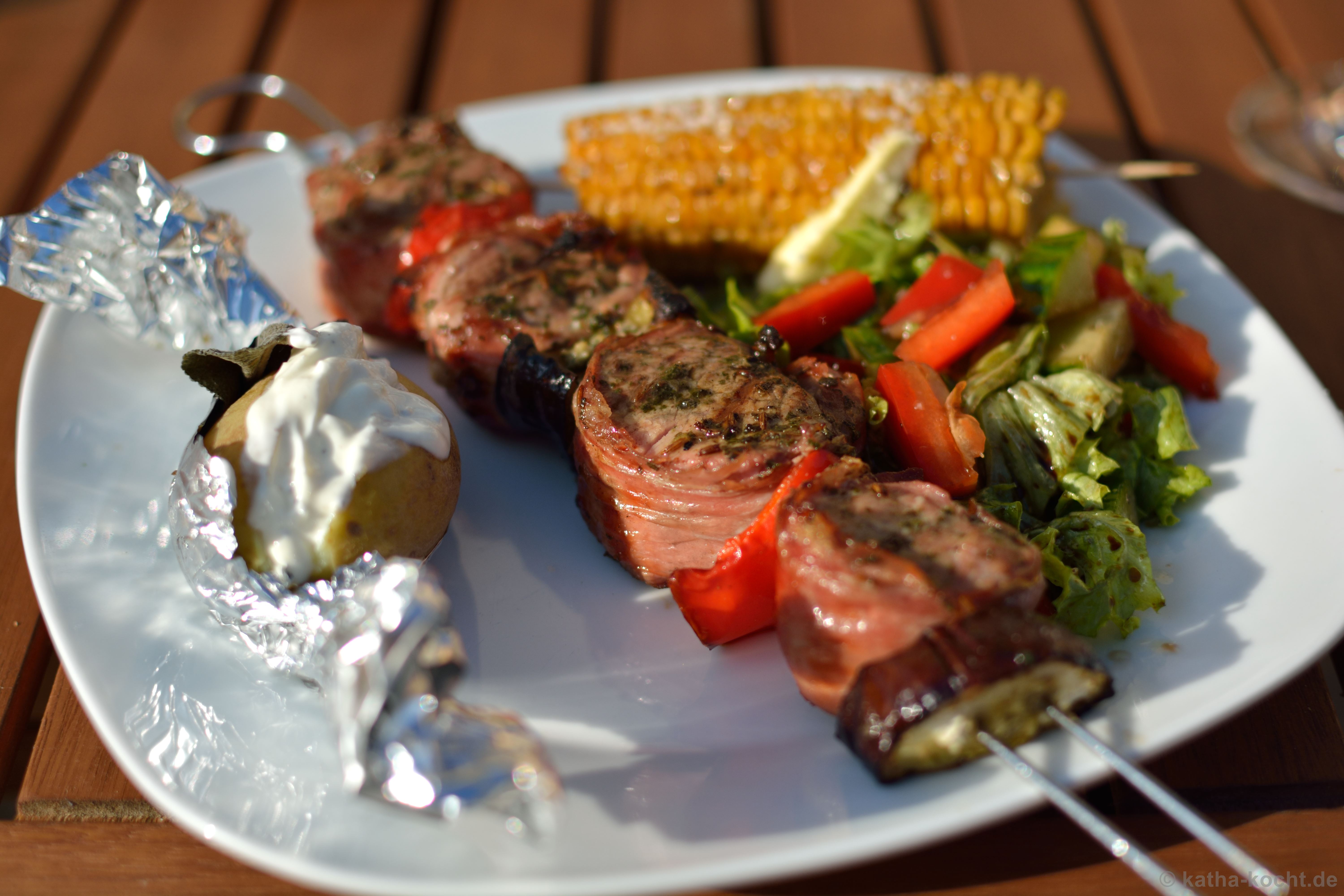 Grillspieß mit Schweinefilet im Schinkenmantel